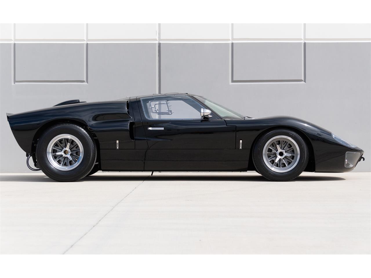 Superformance-Gt40-1966-Black-Black-20