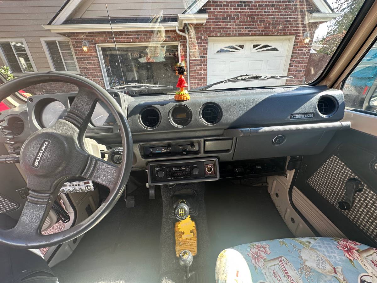 Suzuki-samurai-1987-10