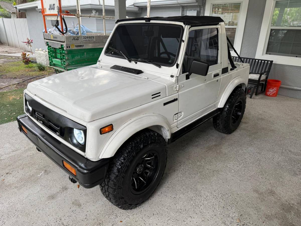 Suzuki-samurai-1987-white-1