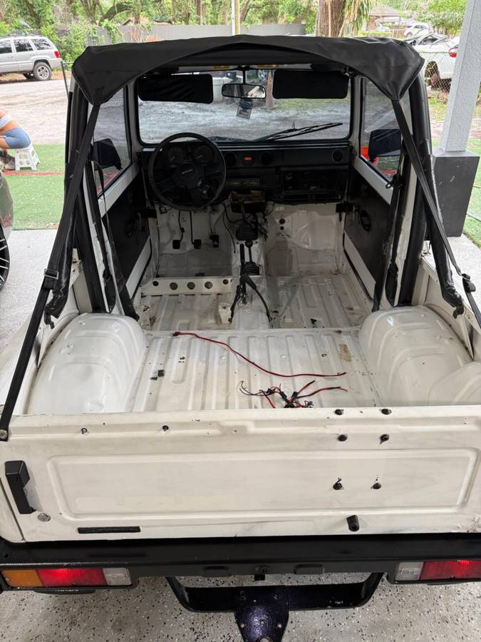 Suzuki-samurai-1987-white-2