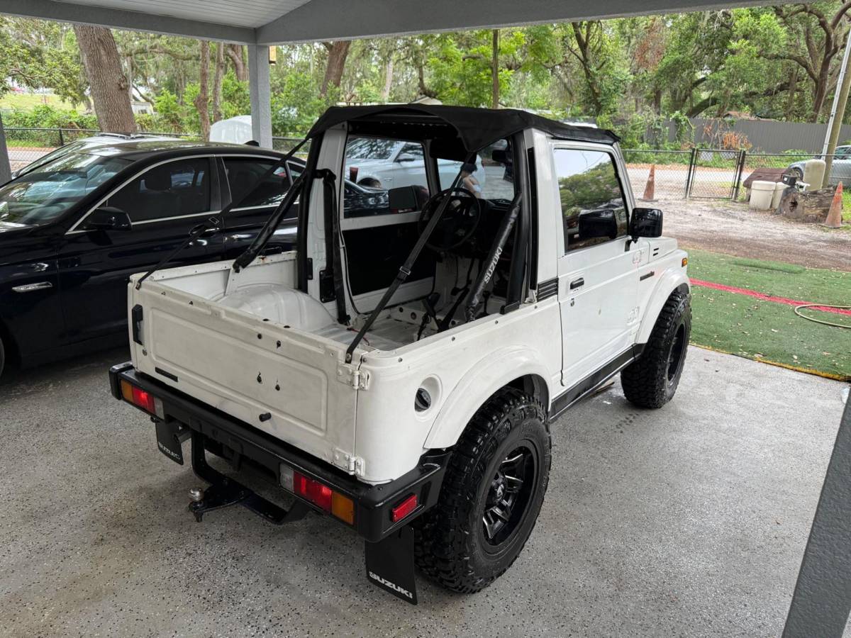 Suzuki-samurai-1987-white-5