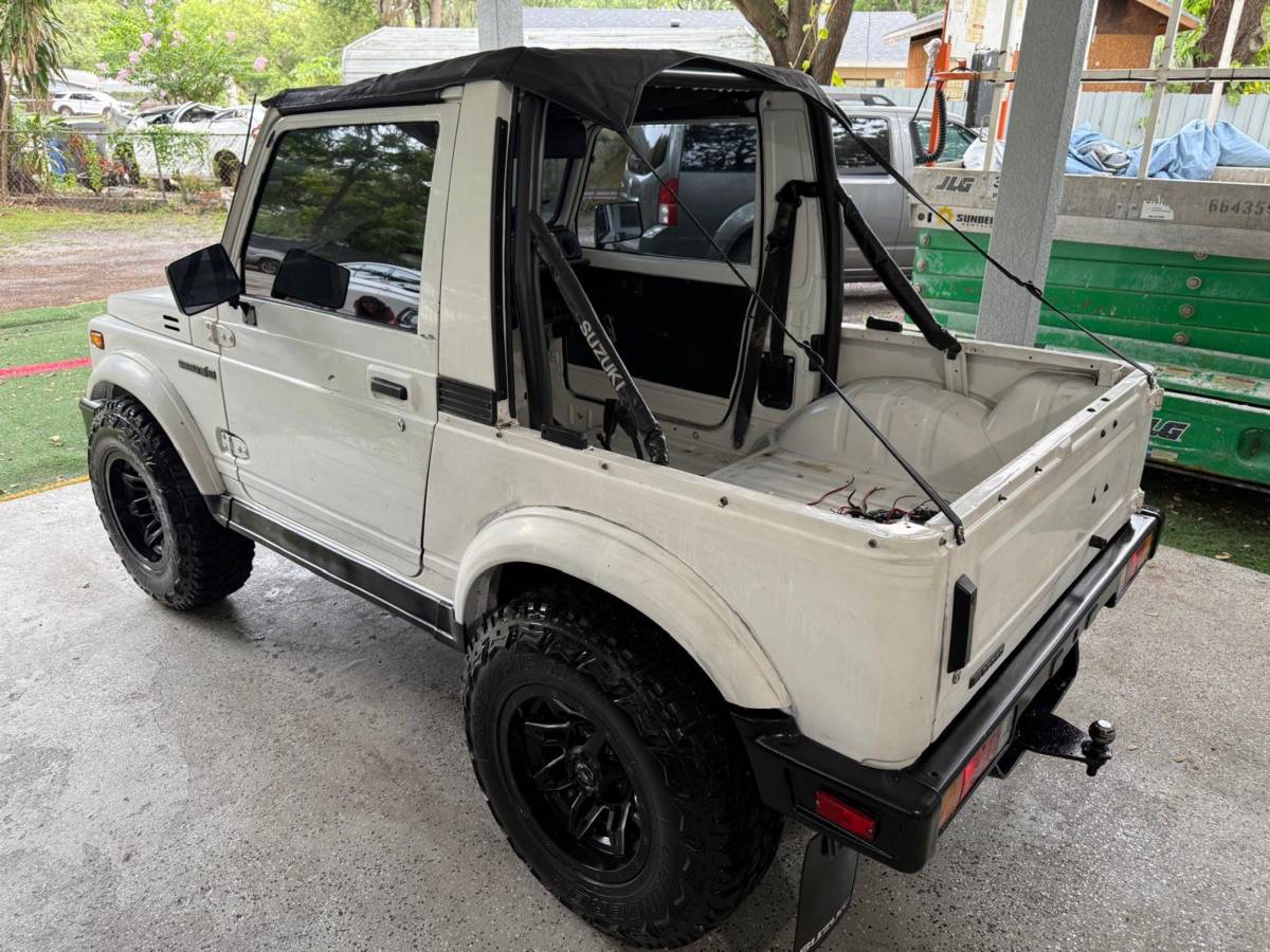 Suzuki-samurai-1987-white-6