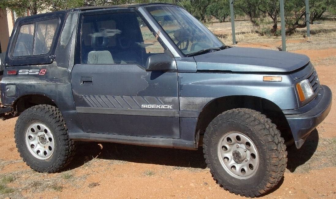 Suzuki-sidekick-1989-blue