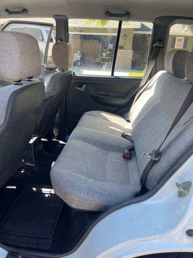 Suzuki-sidekick-1993-white-1