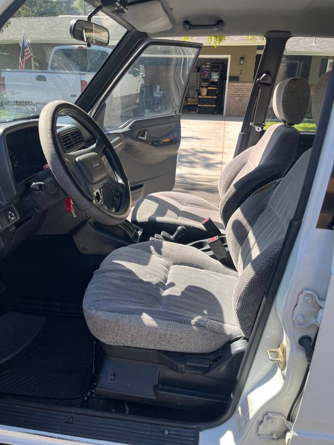 Suzuki-sidekick-1993-white-10