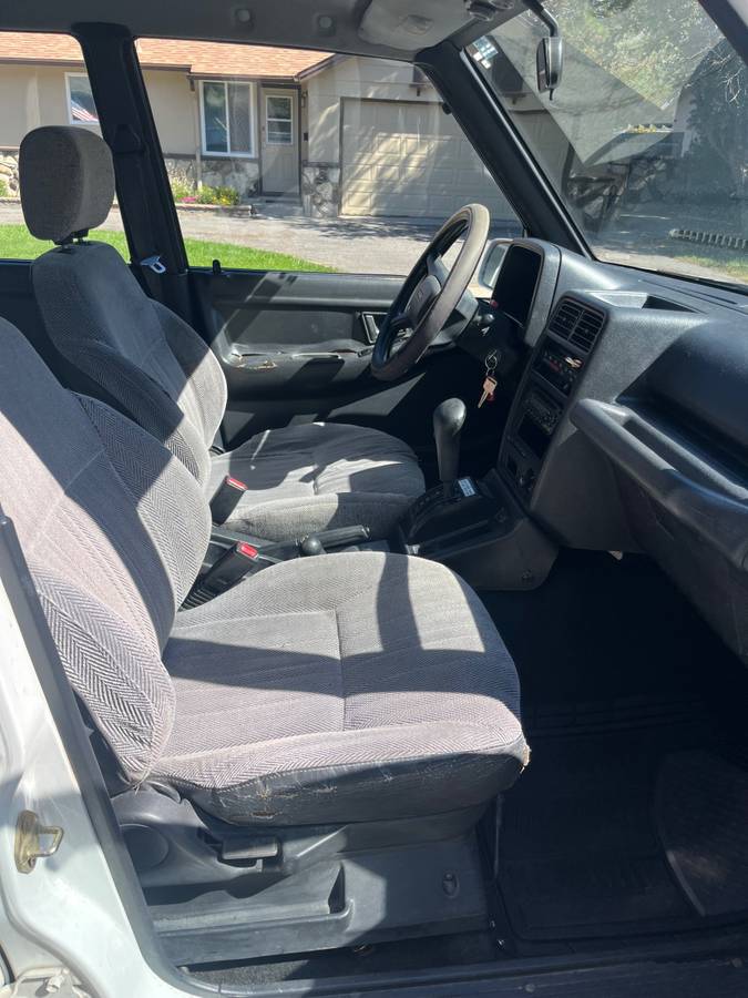 Suzuki-sidekick-1993-white-11