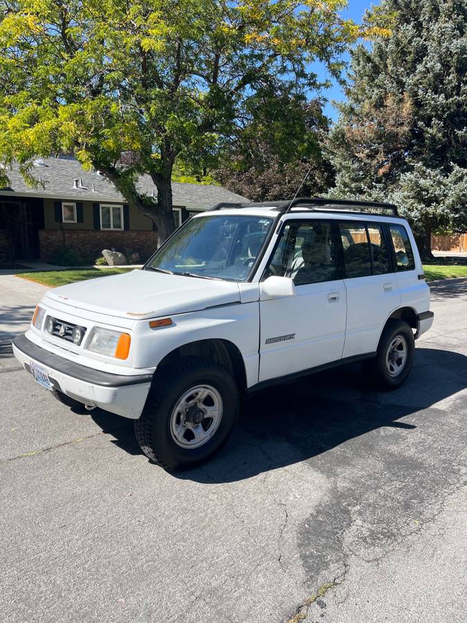 Suzuki-sidekick-1993-white-3