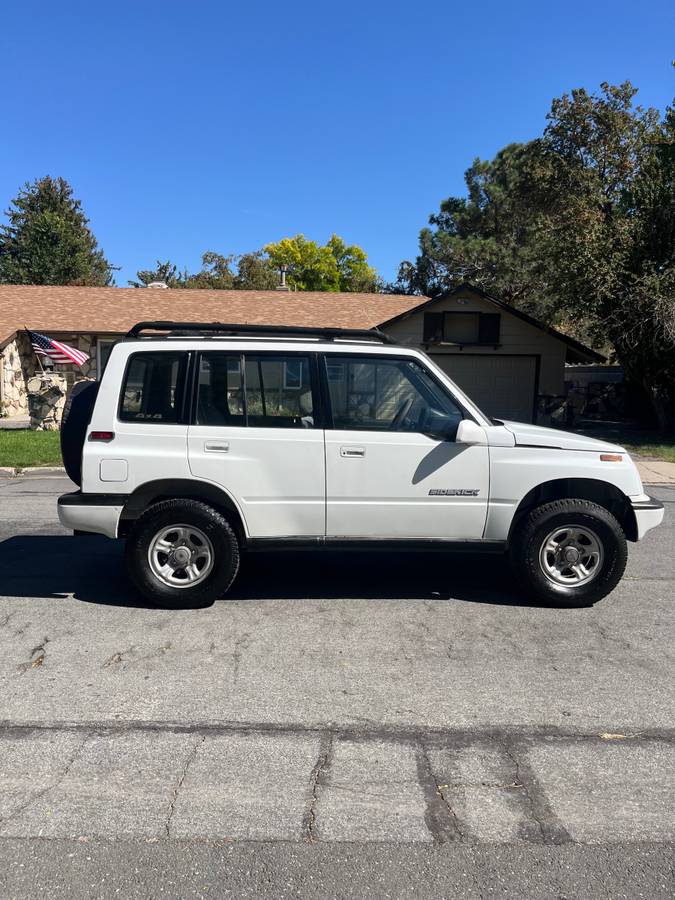 Suzuki-sidekick-1993-white-9