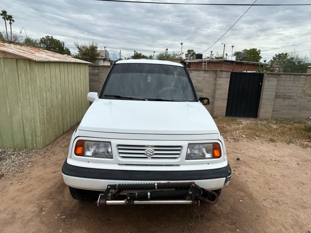 Suzuki-sidekick-1995-white-9