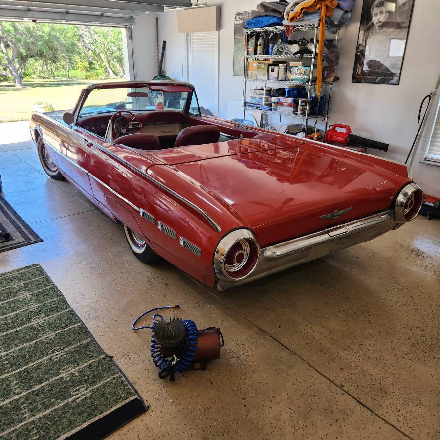 Thunderbird-conv.-1962-red