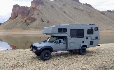 Toyota-1-Ton-Pickup-1990-RV-4