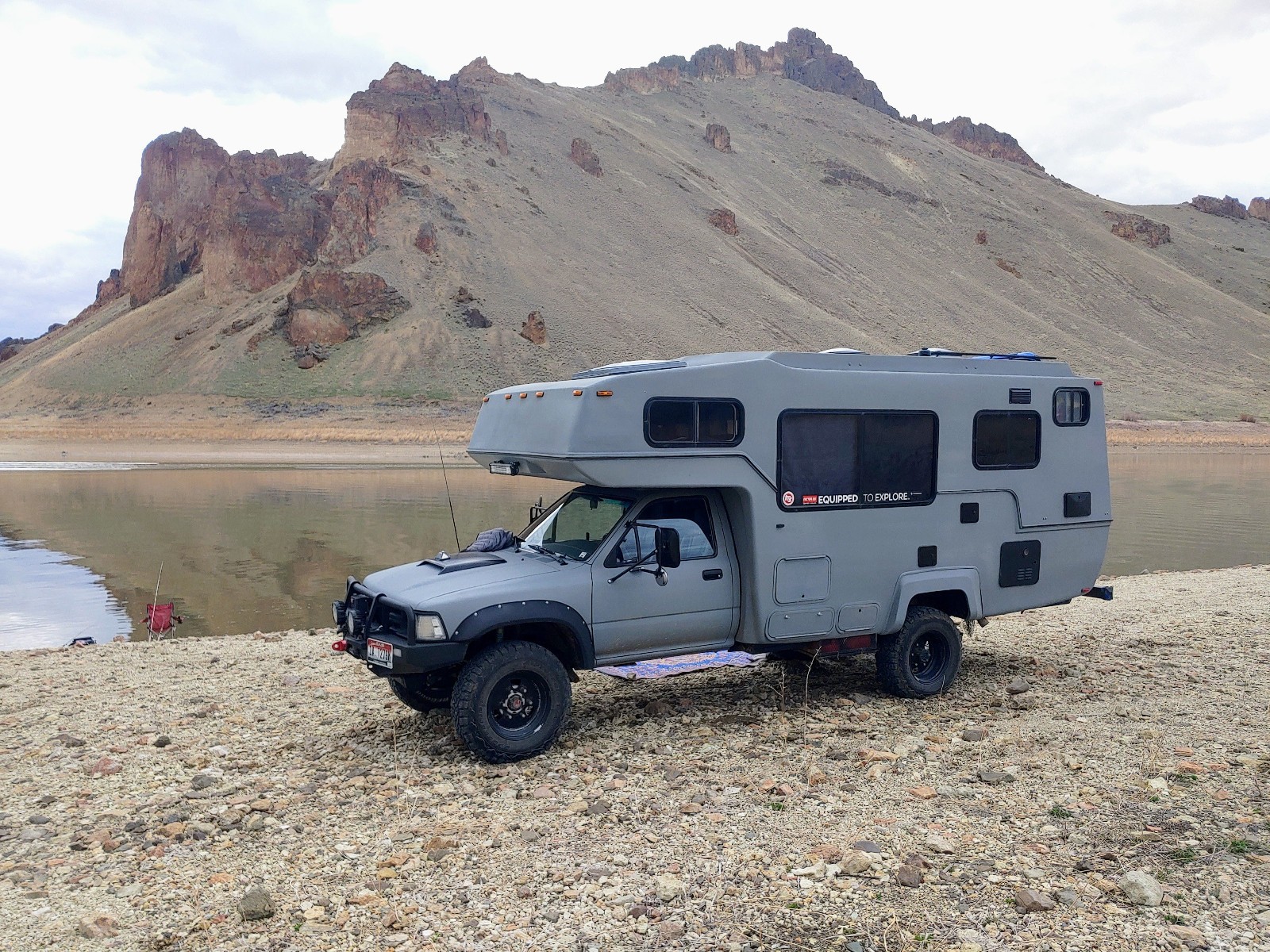 Toyota-1-Ton-Pickup-1990-RV-4