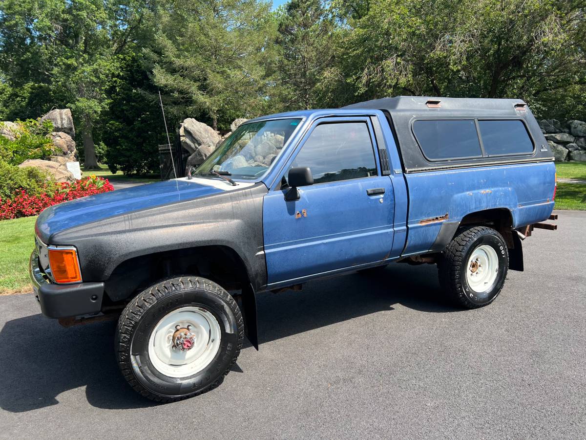 Toyota-1985-blue-1