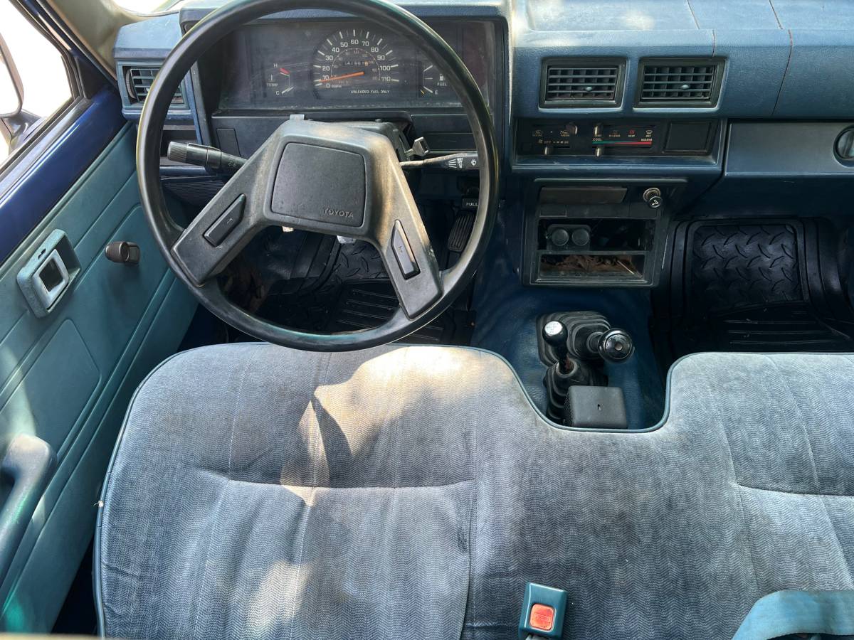Toyota-1985-blue-17