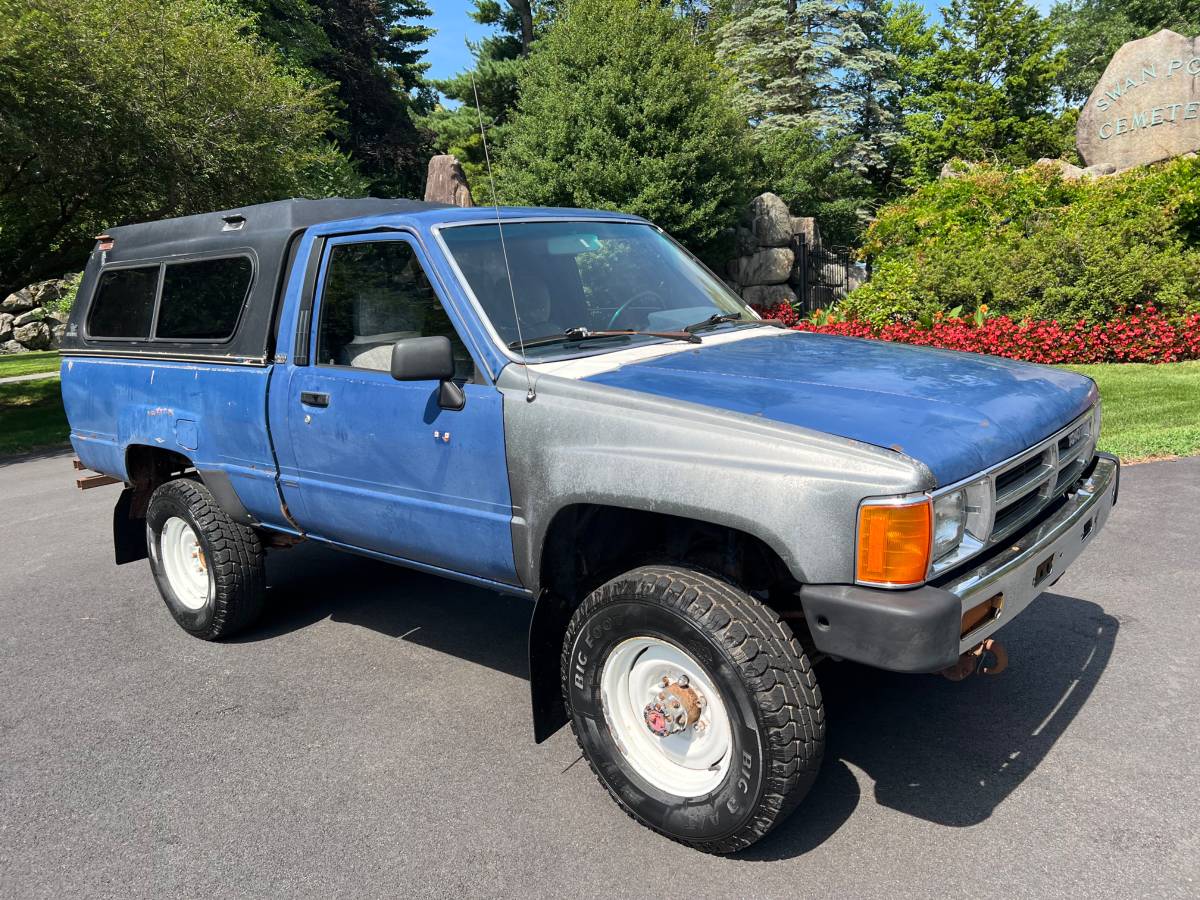 Toyota-1985-blue-2