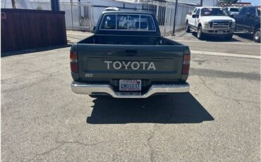 Toyota-2wd-pickups-1992-5