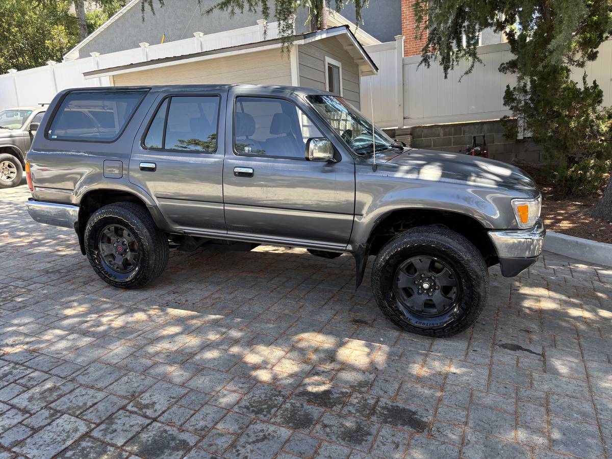 Toyota-4-runner-1990-grey-1