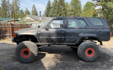 Toyota-4-runner-sr5-1985-black-18