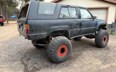 Toyota-4-runner-sr5-1985-black-20