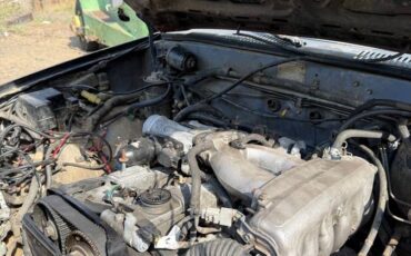 Toyota-4-runner-sr5-1985-black-6