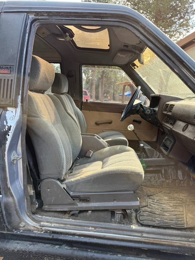 Toyota-4-runner-sr5-1985-black-7