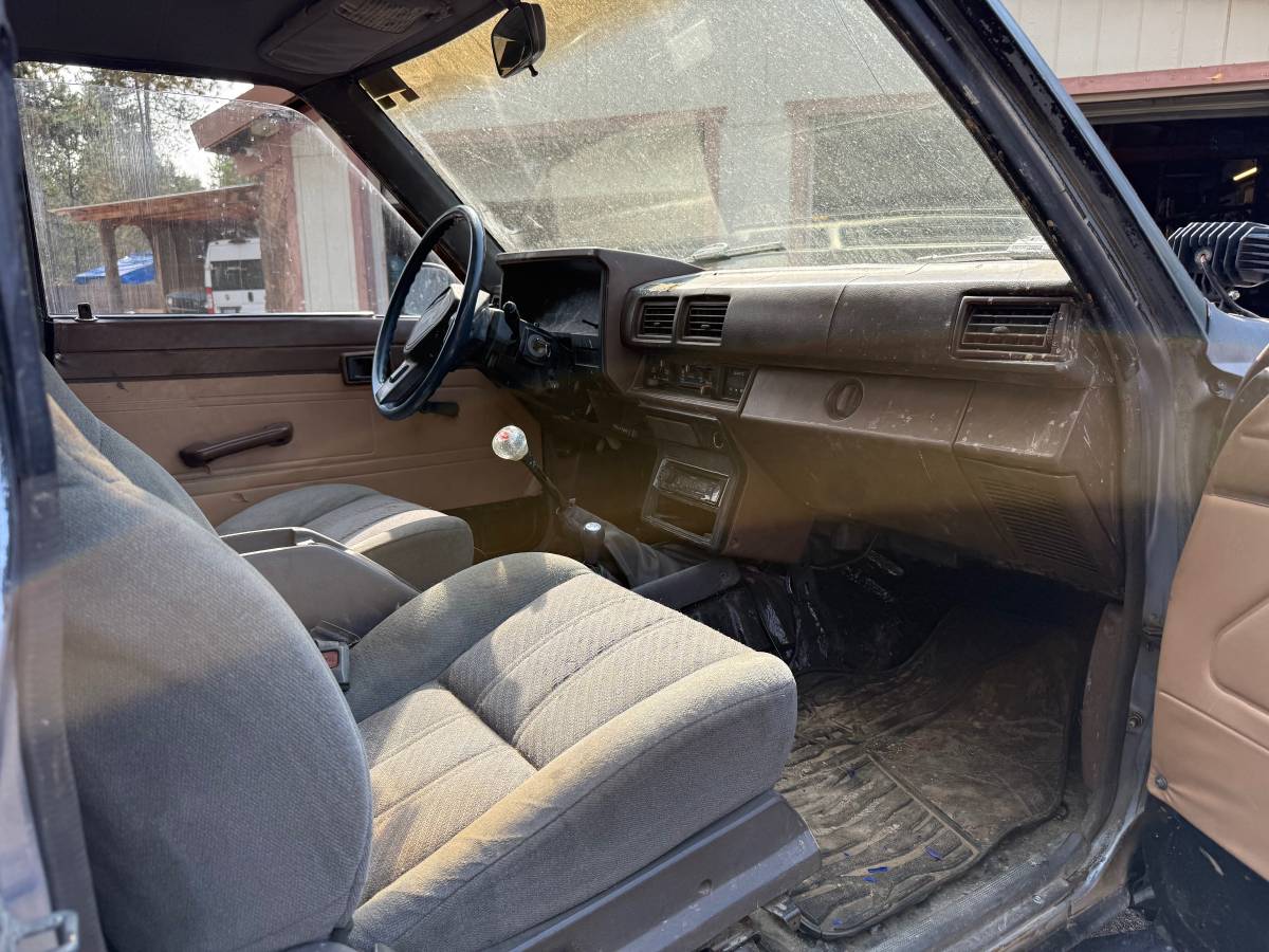 Toyota-4-runner-sr5-1985-black-8
