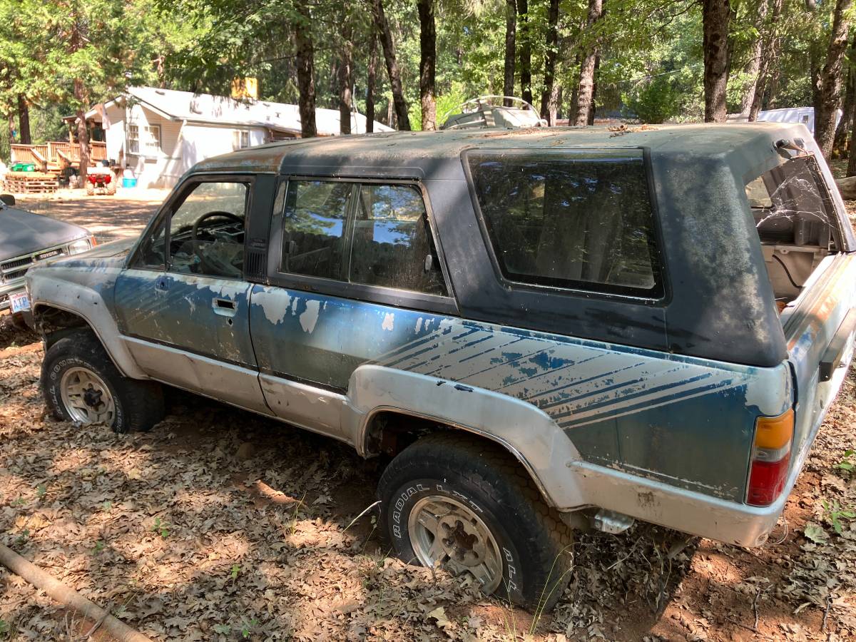 Toyota-4-runner-sr5-4x4-1983-7