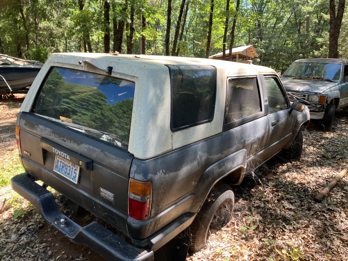 Toyota-4-runner-sr5-4x4-1983