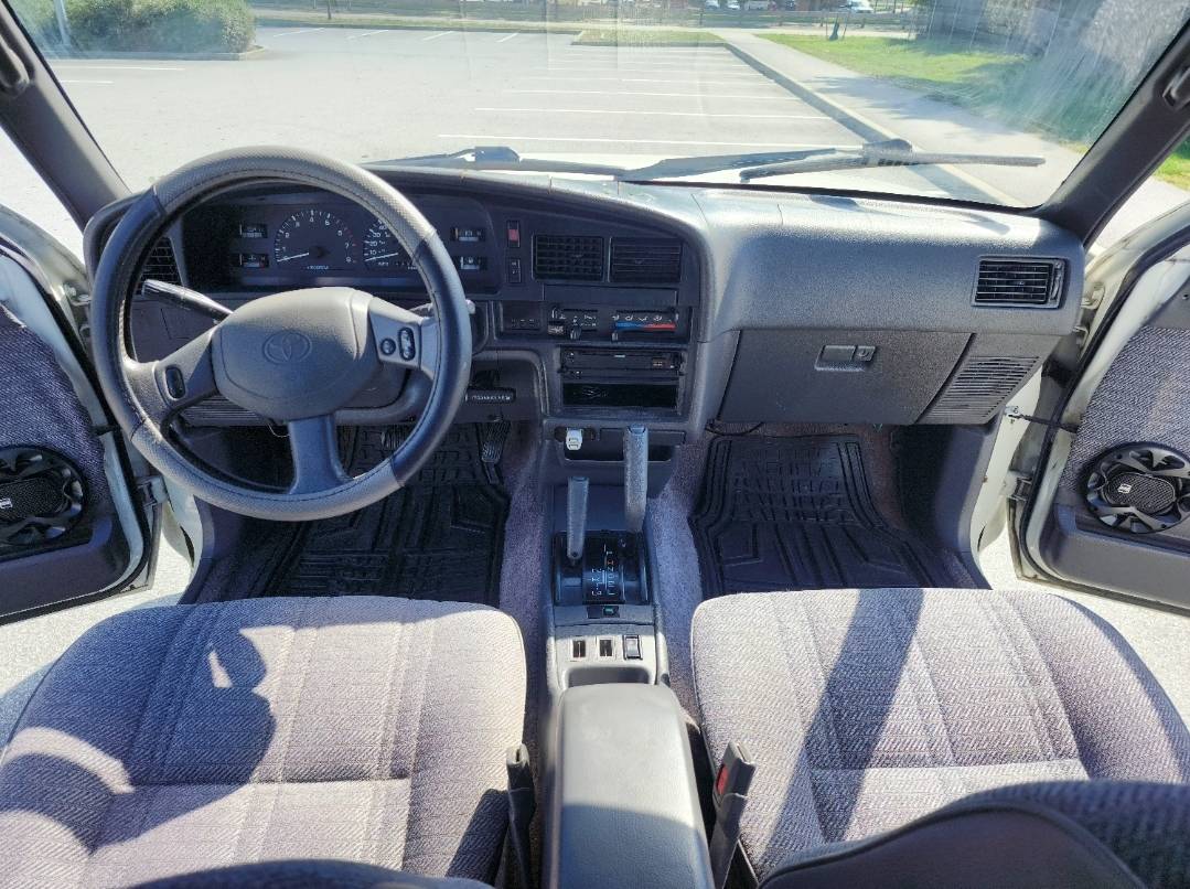 Toyota-4-runner-sr5-v6-1995-11