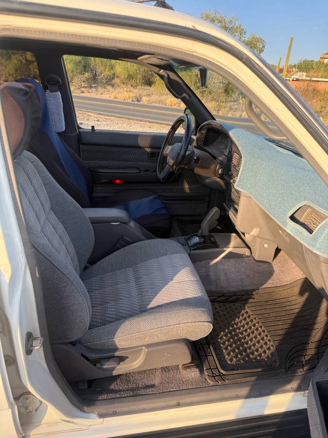 Toyota-4runner-1992-white-10