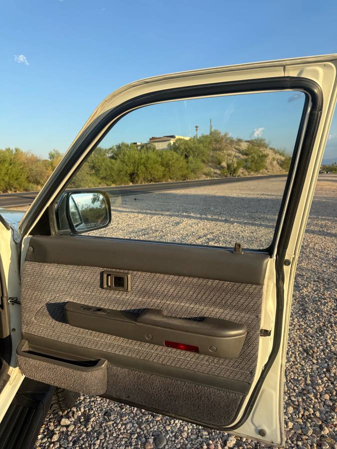 Toyota-4runner-1992-white-11