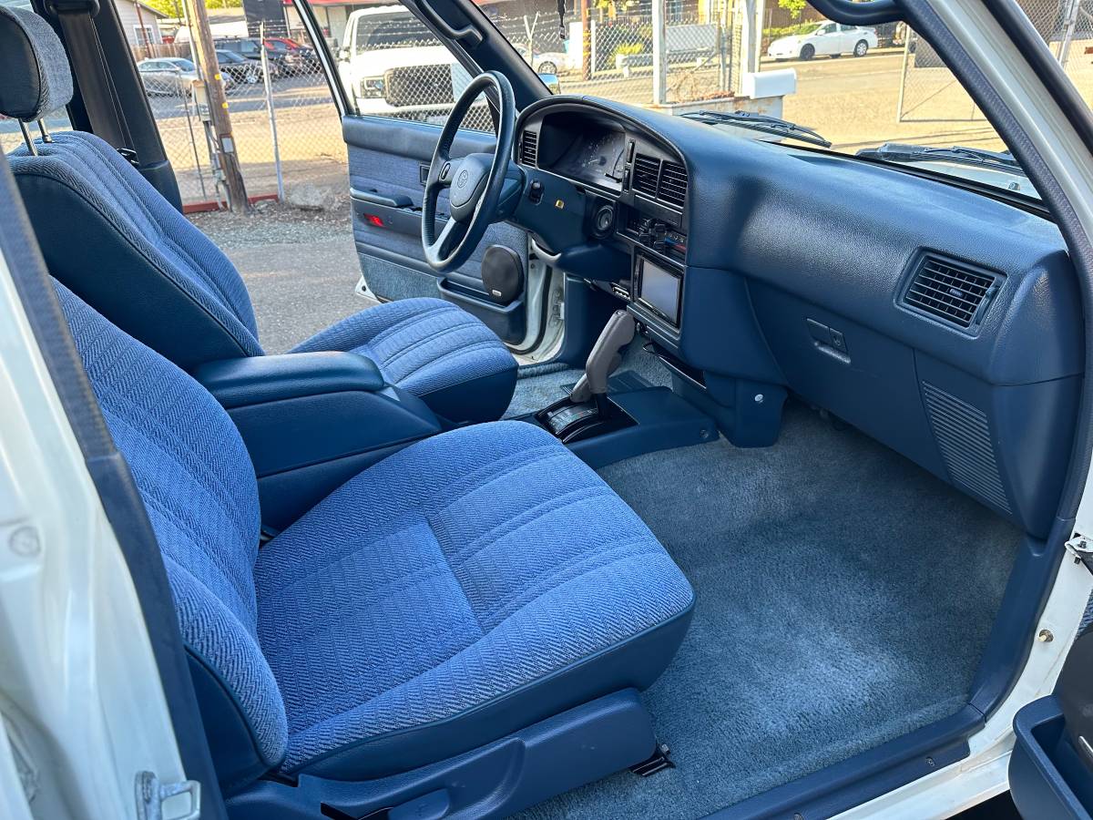 Toyota-4runner-1992-white-11
