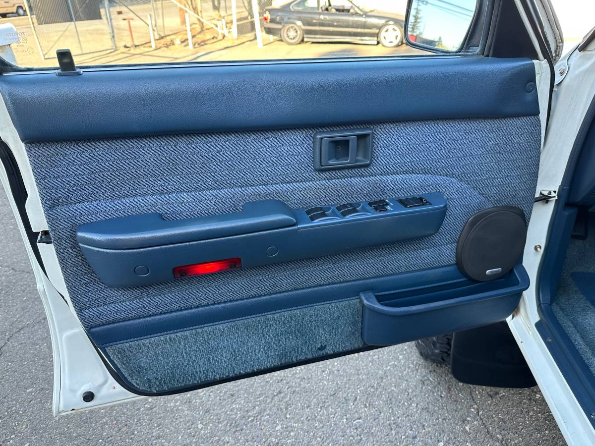 Toyota-4runner-1992-white-14