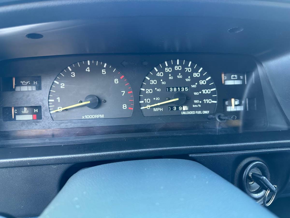 Toyota-4runner-1992-white-15