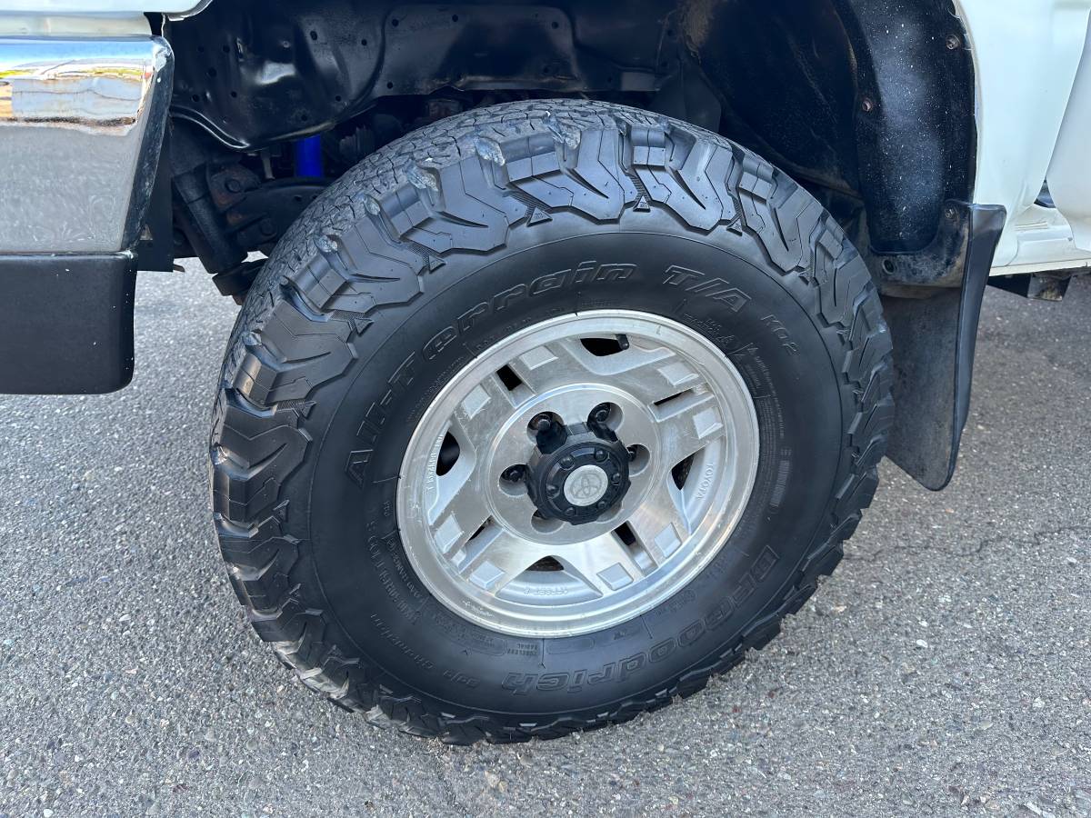 Toyota-4runner-1992-white-16