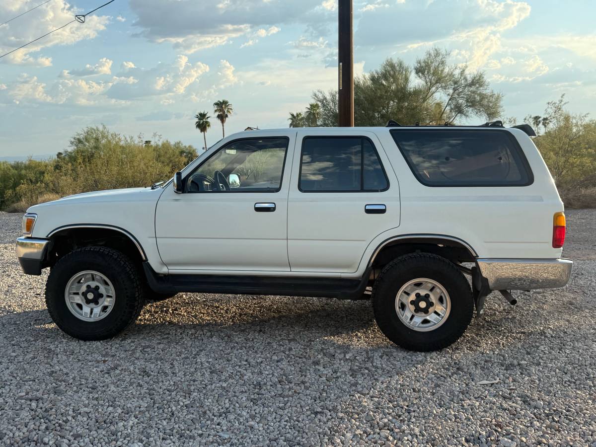 Toyota-4runner-1992-white-18