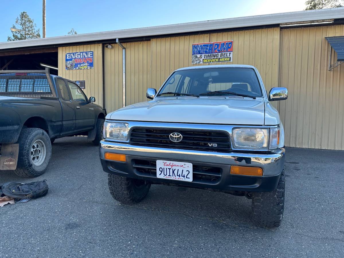 Toyota-4runner-1992-white-2