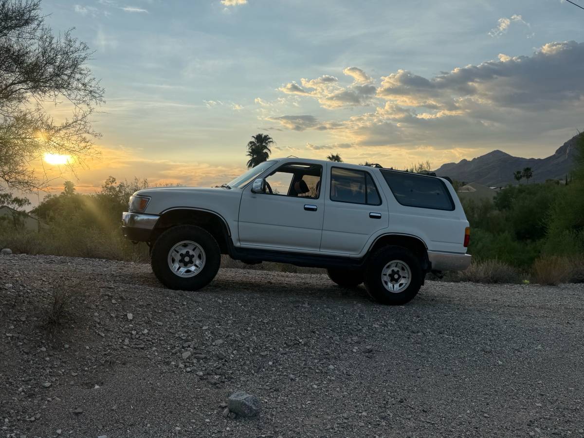 Toyota-4runner-1992-white-20