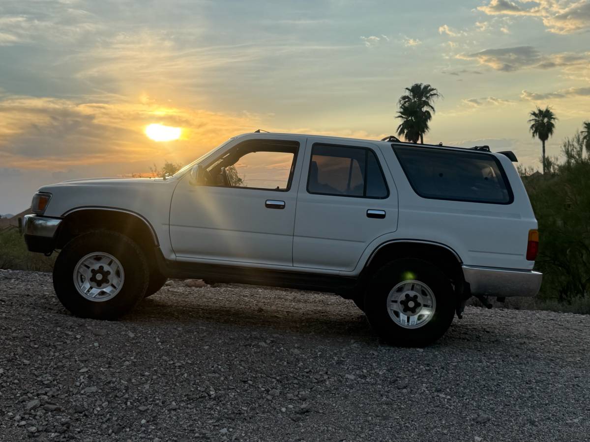 Toyota-4runner-1992-white