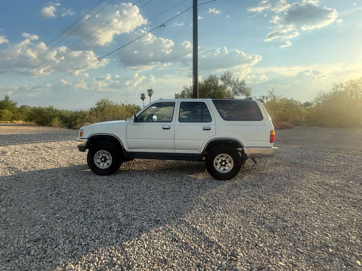 Toyota-4runner-1992-white-22