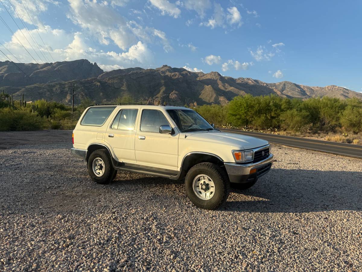 Toyota-4runner-1992-white-23