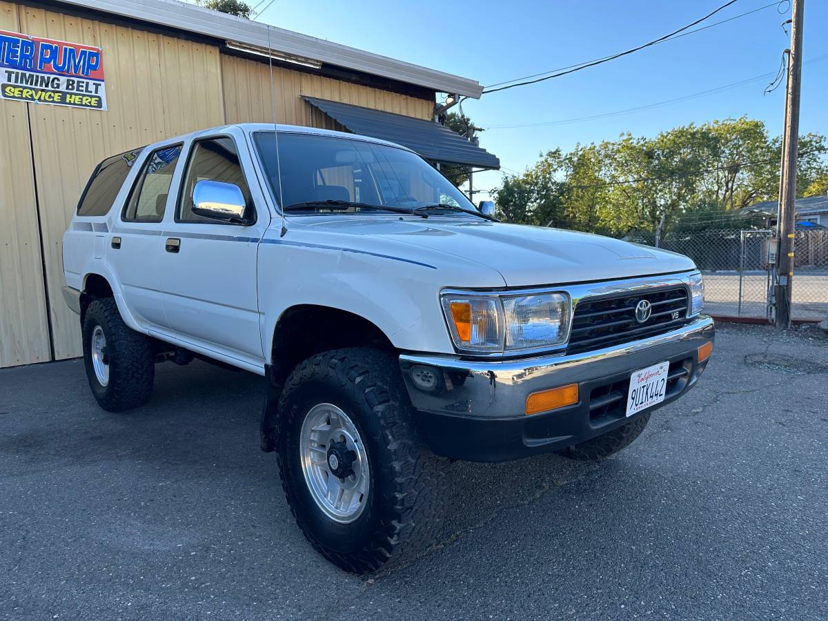 Toyota-4runner-1992-white-3