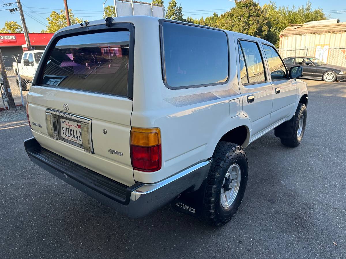 Toyota-4runner-1992-white-5