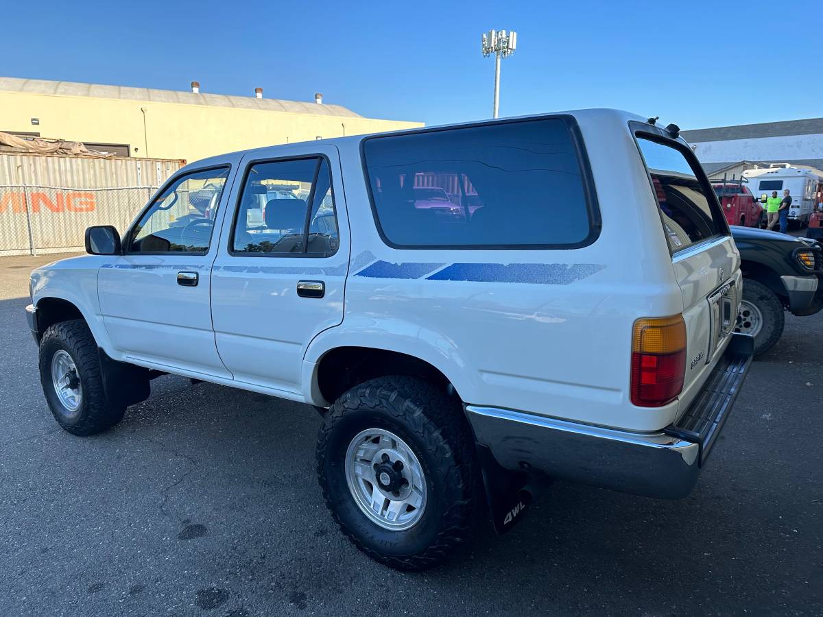 Toyota-4runner-1992-white-6