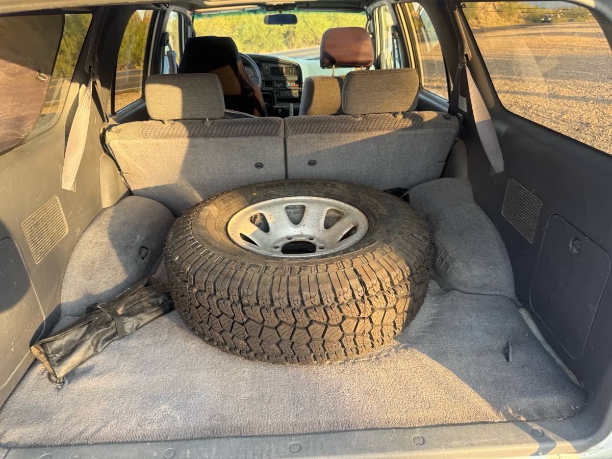 Toyota-4runner-1992-white-7