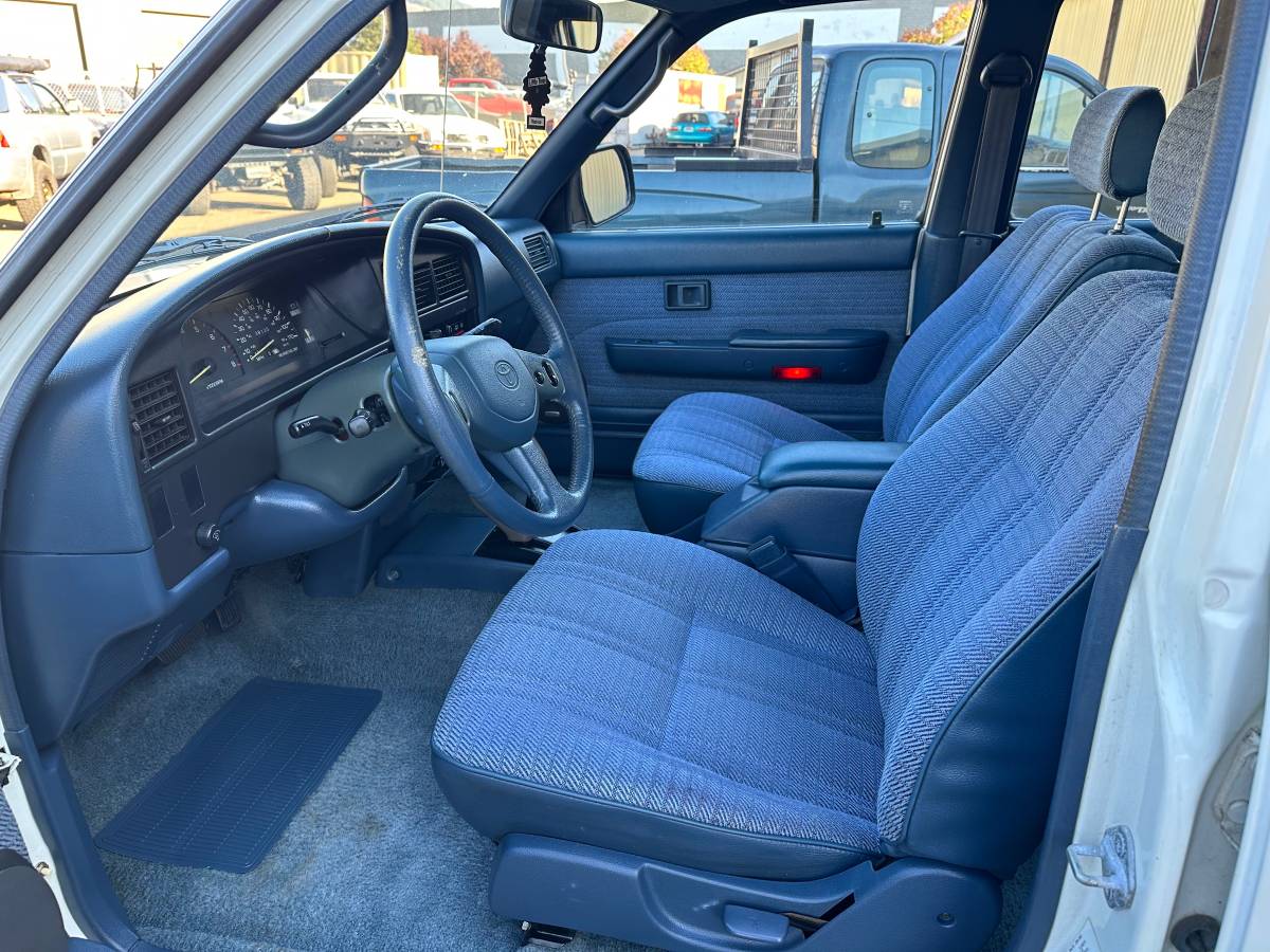 Toyota-4runner-1992-white-7