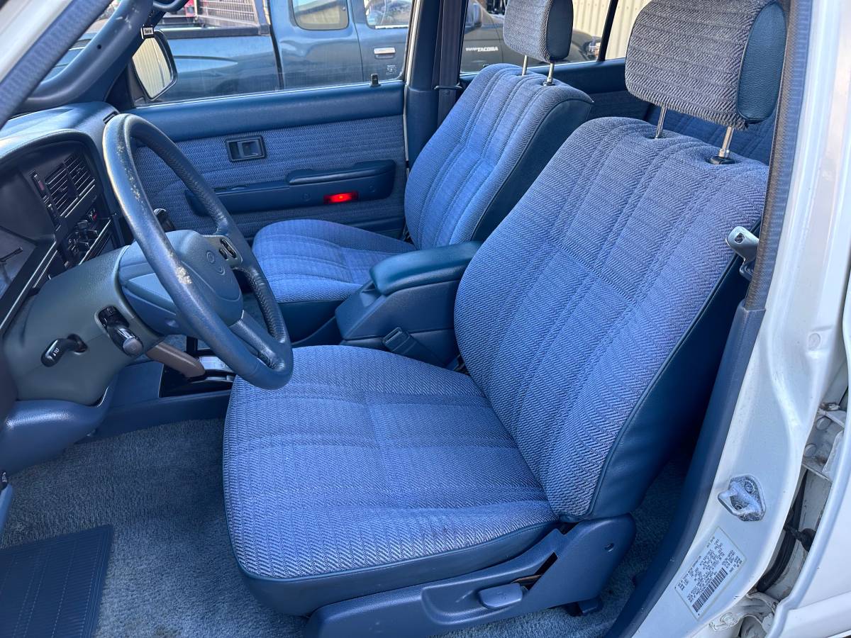 Toyota-4runner-1992-white-8