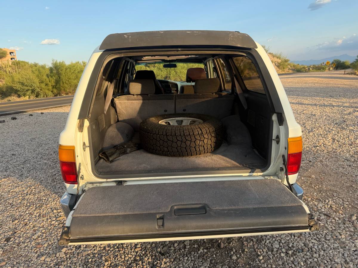 Toyota-4runner-1992-white-9