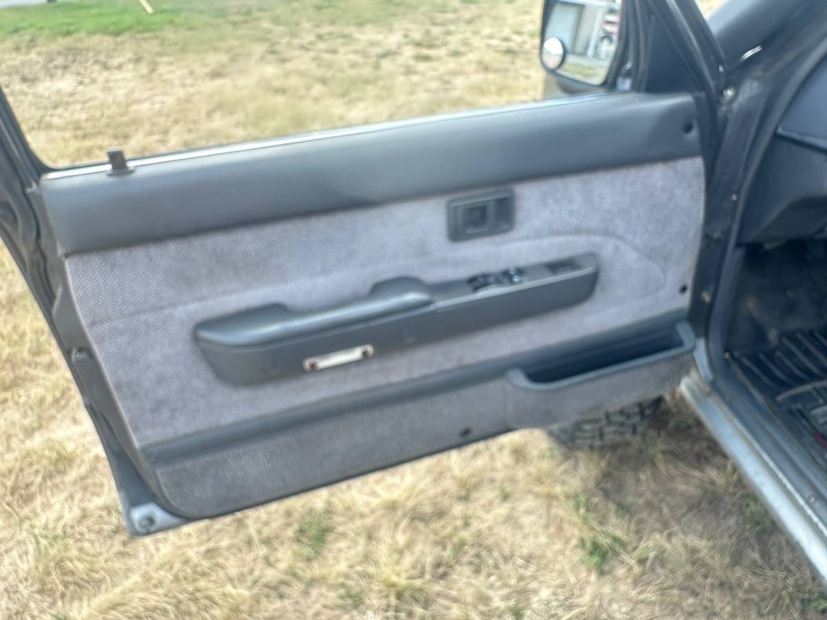 Toyota-4runner-sr5-1990-grey-12