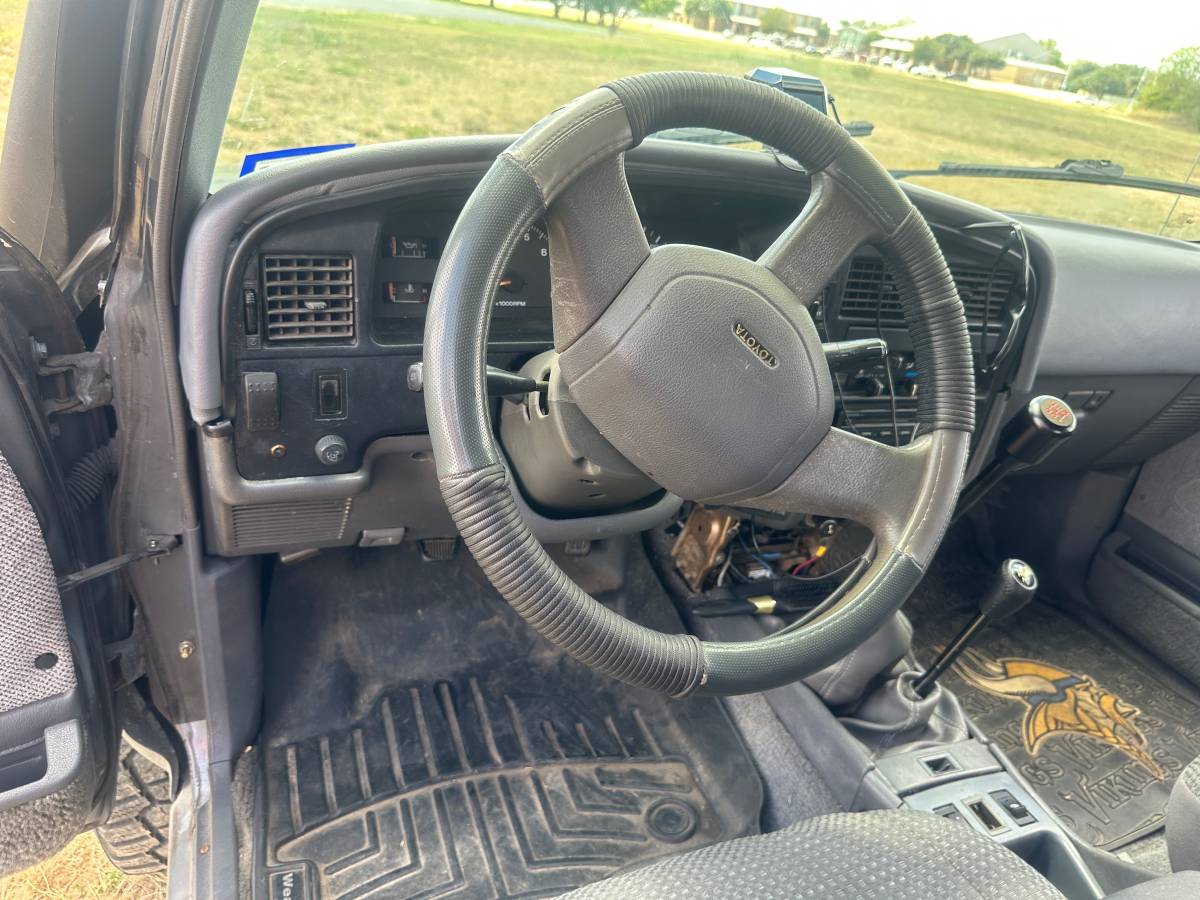 Toyota-4runner-sr5-1990-grey-15